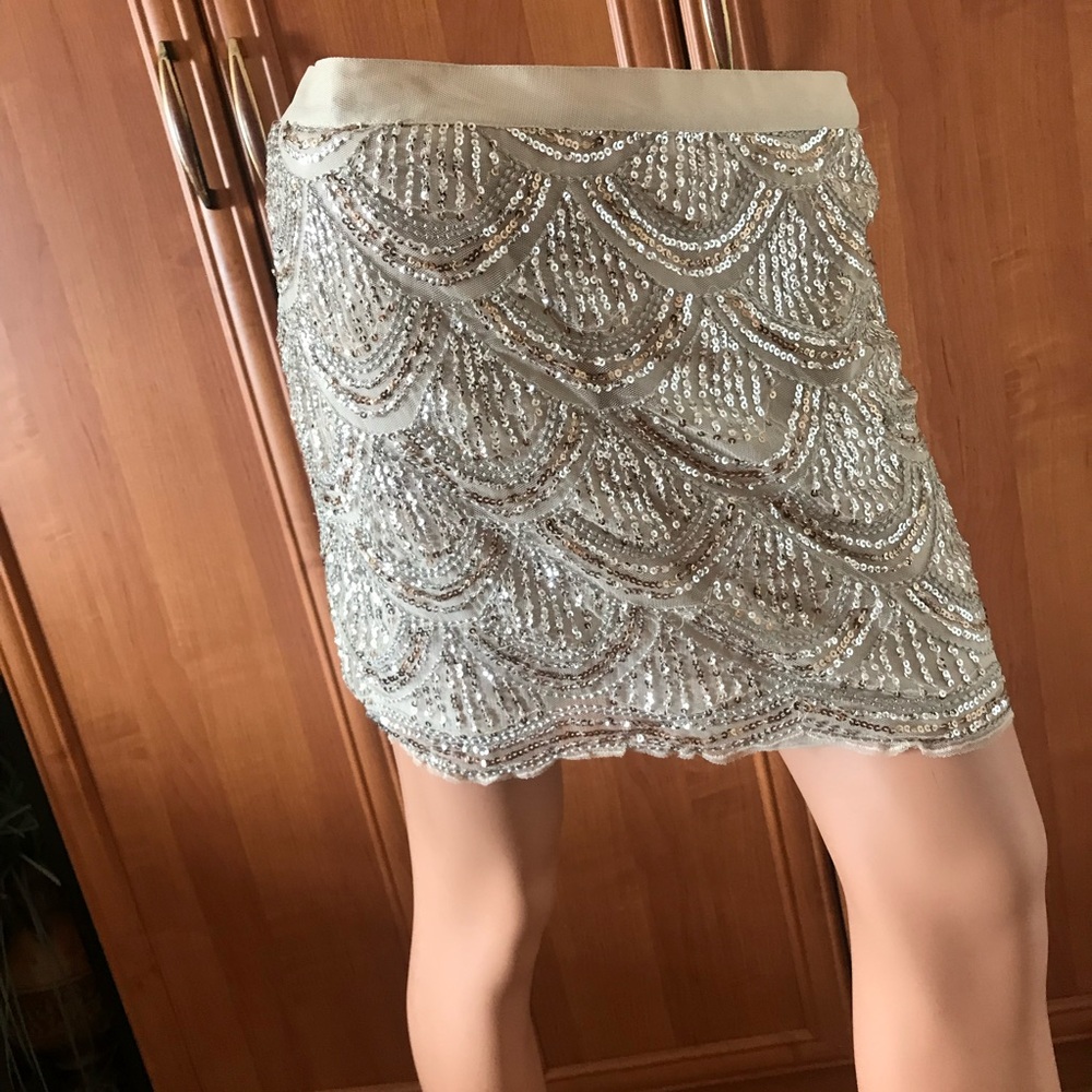 Gudi mini sequenced silver and gold skirt in size 6. Great condition.